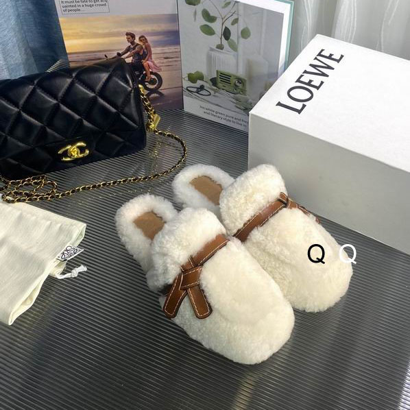 Loeve Fur Saddles Ts