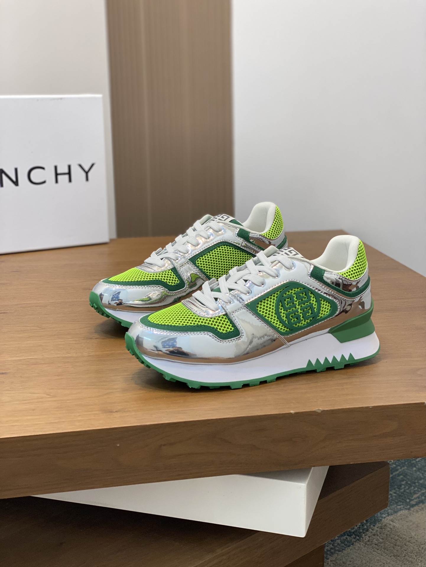 Givenchy sz39-44 h0606