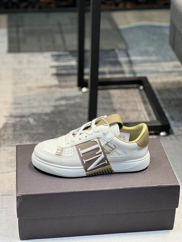2025 Valentino Men Low Cut 0818