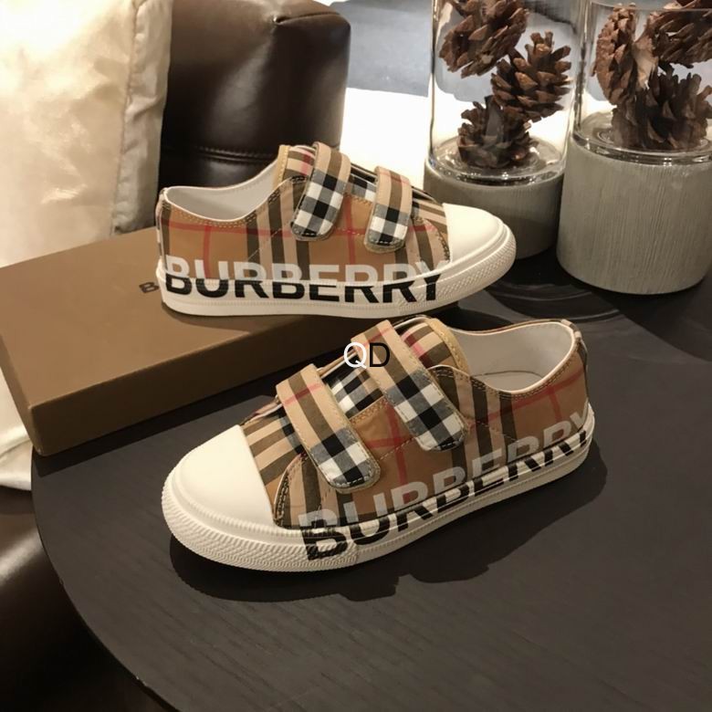 Burberry Kid shoes -Ts