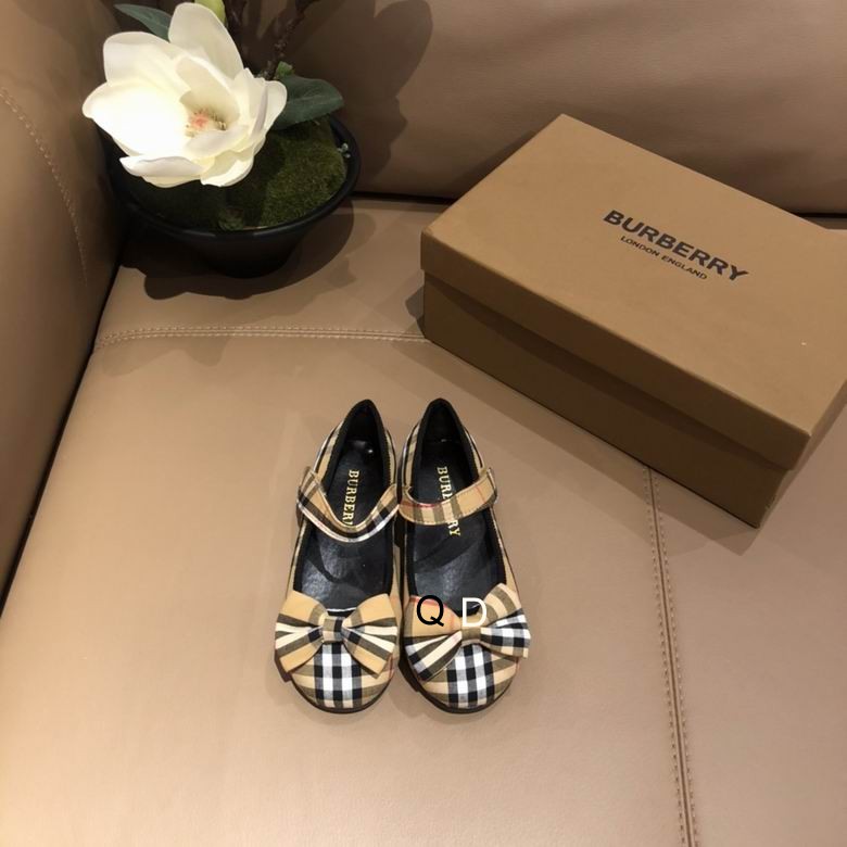 Burberry girl shoes Ts