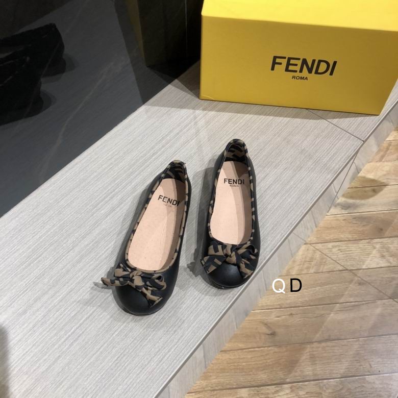 Fendi girl shoes -Ts