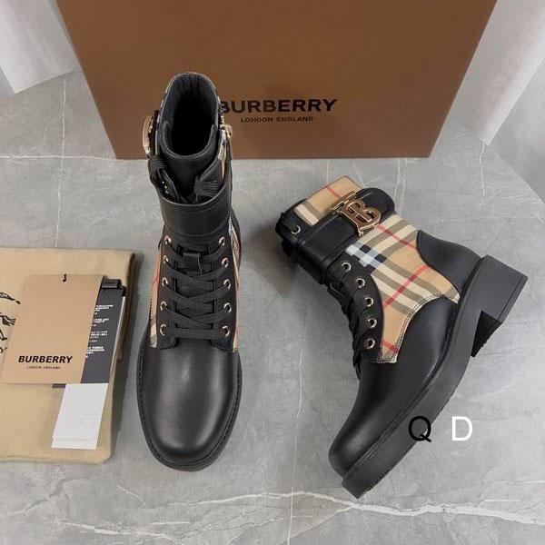 Burberry boots Ts