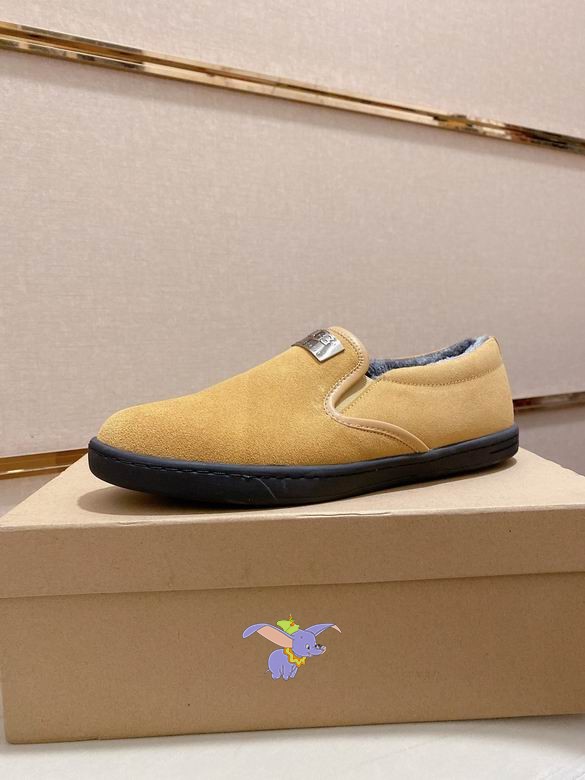 UGG Casual shoes man Ts