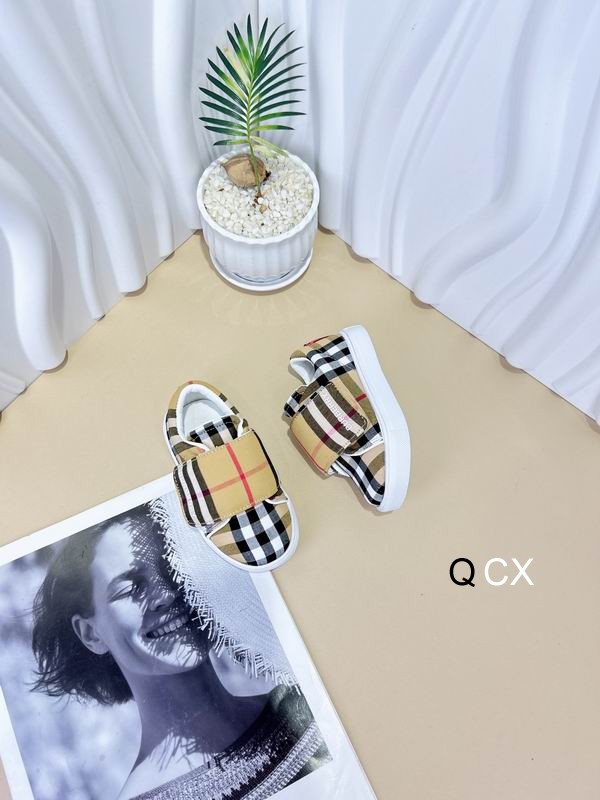 Burberry sz21-28 CX0401